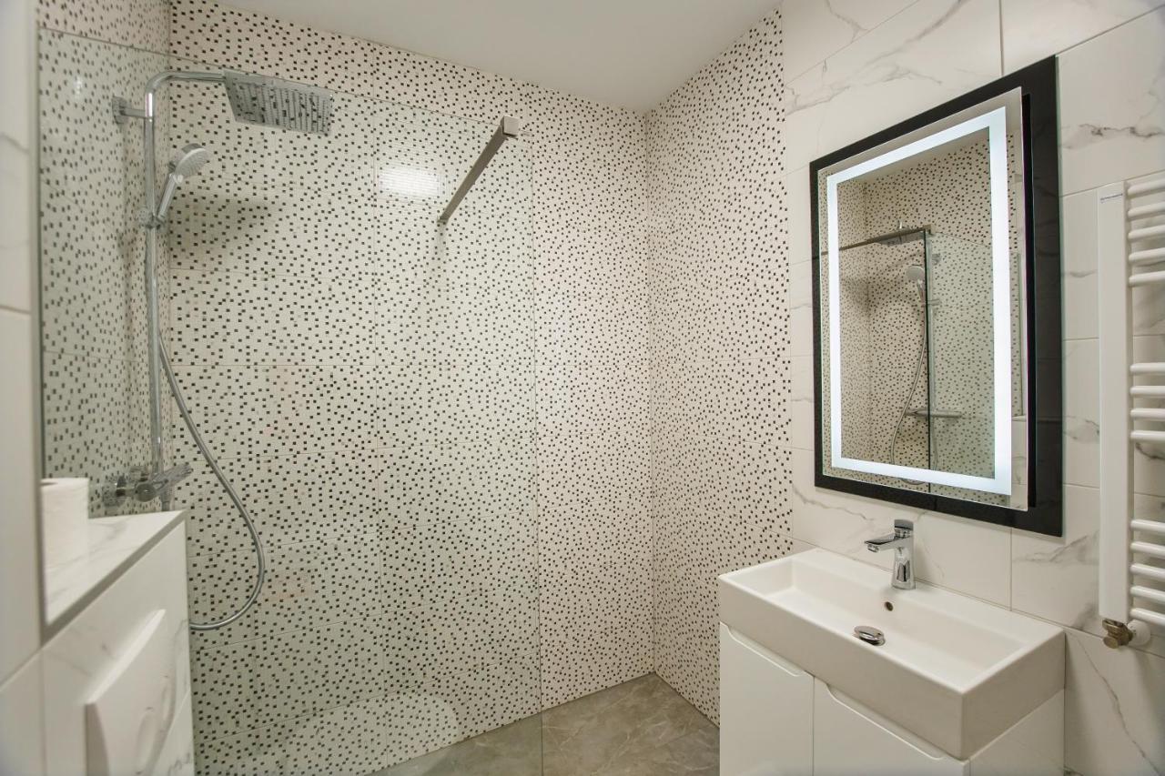 Fantastic Apartment At Prima Residence Орадеа Екстериор снимка